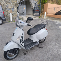 Vespa 250 GTS i.e. + Parabrezza alto+porta pacchi