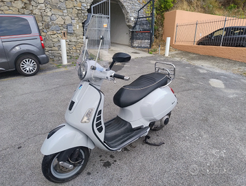 Vespa 250 GTS i.e. + Parabrezza alto+porta pacchi