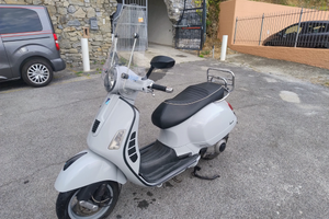 Vespa 250 GTS i.e. + Parabrezza alto+porta pacchi
