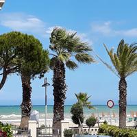 Elegante trilocale davanti alla spiaggia