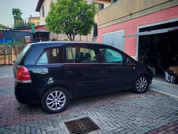 Opel Zafira 1.9 CDTI 120 CV – Autocarro 5 posti