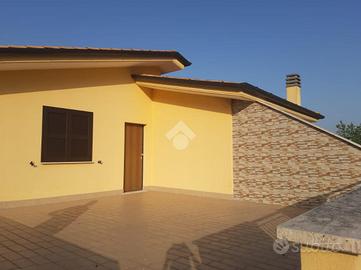 4 LOCALI A MONTE SAN GIOVANNI CAMPANO