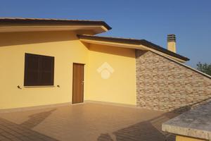 4 LOCALI A MONTE SAN GIOVANNI CAMPANO