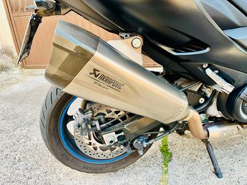 Scarico Akrapovic t max 560