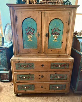 Credenza Tirolese con Motivi Floreali - cirmolo