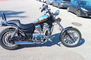 Suzuki Intruder VS700