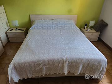 Copriletto fatto a mano all'uncinetto