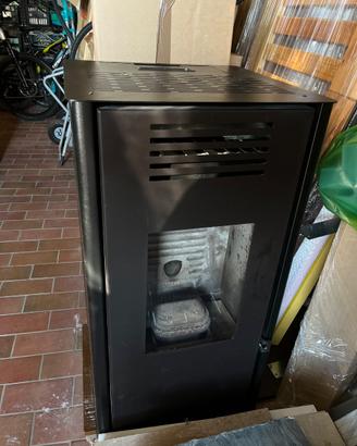 Stufa a pellet 9KW come nuova