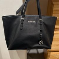Borsa tracolla modello Tote di MKors
