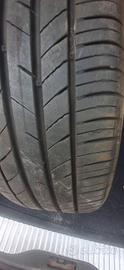 4 gomme con cerchi in lega