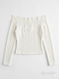 Maglia Bianca Off-the-Shoulder con Scollo in Pizzo
