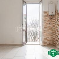 Luminoso bilocale con balcone in stabile signorile