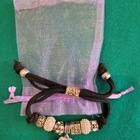 Bracciale pelle nera e inserti tipo Pandora