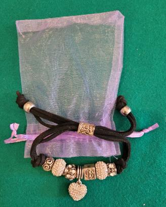 Bracciale pelle nera e inserti tipo Pandora