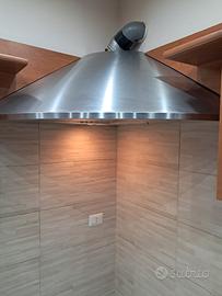 Cappa angolare per cucina