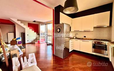 LUMINOSO TRILOCALE SU DUE LIVELLI CON TERRAZZI LIB