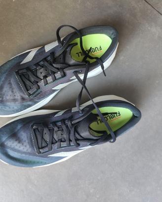 NEW BALANCE FUELCELL REBEL V4 – PARI AL NUOVO