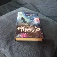 Libro "La figlia degli abissi" di Rick Riordan