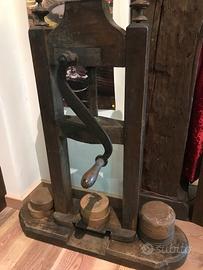 Tappatrice antica per tappi sughero