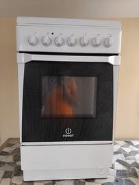cucina gas Indesit seminuova.