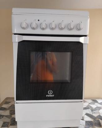 cucina gas Indesit seminuova.