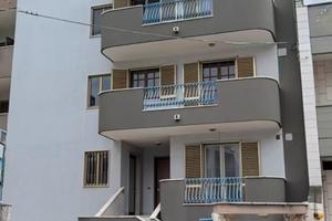 Triggiano V.le Aldo Moro- 146 mq- 5 vani