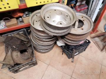 Svariati pezzi auto d epoca
