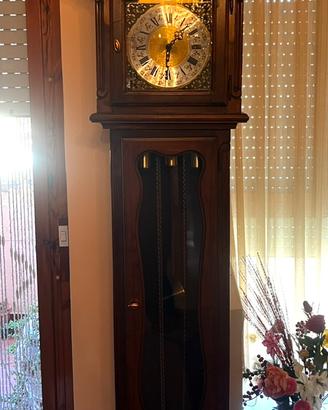 Orologio a pendolo da pavimento in legno massello