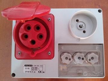 Presa trifase interbloccata