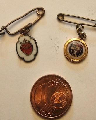 Due antiche medagliette con micro smalti d'epoca