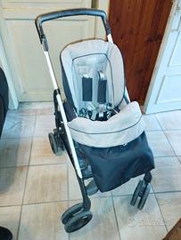 Trio Inglesina seminuovo con treppiedi incluso