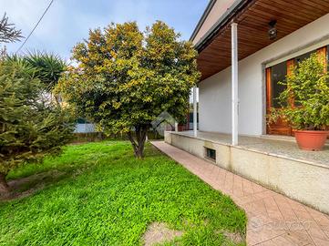 CASA INDIPENDENTE A MASSA