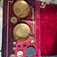 Bilancia di precisione vintage in ottone