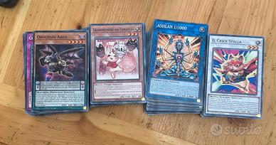 lotto di 200 carte Yu-Gi-Oh 