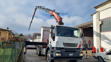 Iveco Stralis 430 cassone fisso con gru + jib +PLE