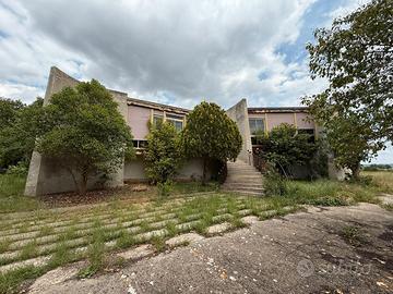 Villa con terreno edificabile