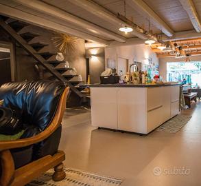 Elegante struttura rifinita nei minimi dettagli