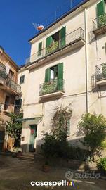 Casa indipendente di 150 m² con più di 5 locali e 