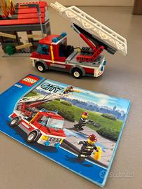 Lotto set Lego City Fire 60001 e 60003 caserma