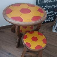 Tavolino + 4 sgabelli giallo rossi