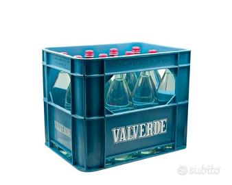 Due cassette di plastica vuote