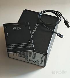 BlackBerry Passport QWERTY, 3GB RAM +32GB Memoria