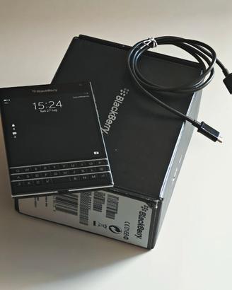 BlackBerry Passport QWERTY, 3GB RAM +32GB Memoria