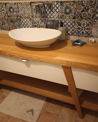 Mobile bagno Geromim Fratino in legno con lavabo.