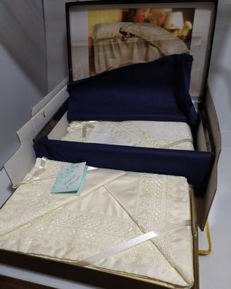 corredo completo lenzuola con copriletto matrimoni