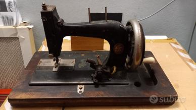 Macchina per cucire d’epoca