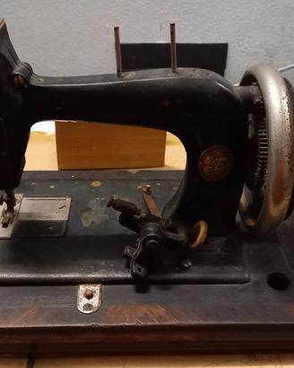 Macchina per cucire d’epoca
