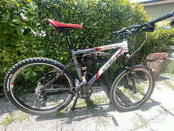 Mtb bicicletta biammortizzata full susppension