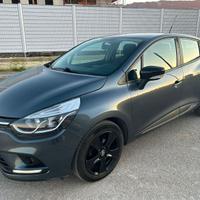 RENAULT CLIO BENZINA  ADATTA X NEOPATENTATI 2019