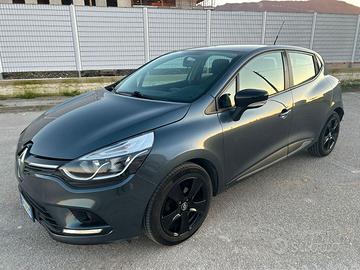 RENAULT CLIO BENZINA  ADATTA X NEOPATENTATI 2019